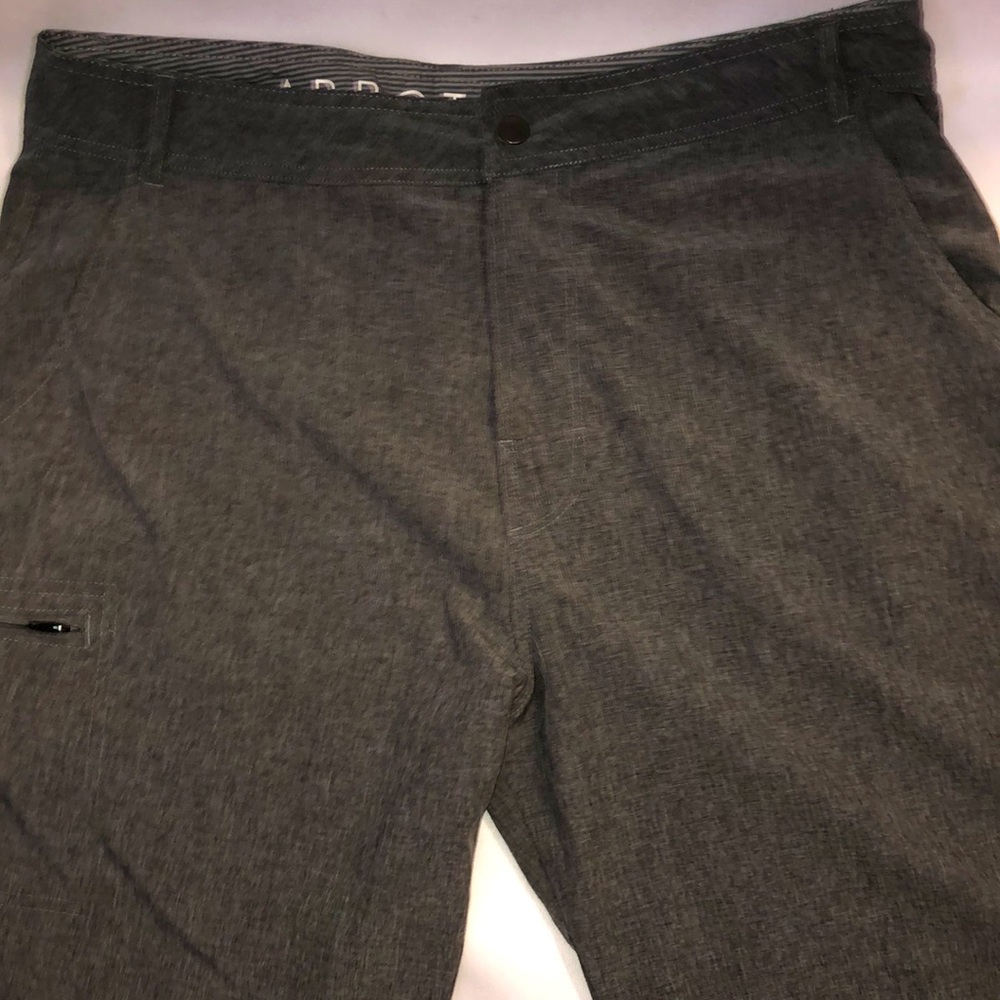 ABBOT MAIN Mens shorts size 36